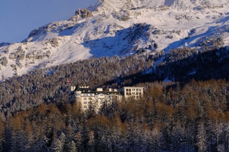 Luxus trifft Natur — Die exklusivsten Resorts der Schweiz im Sommer