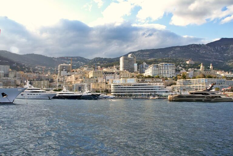 Sommer in Monaco: Die schönsten Strände und Pools
