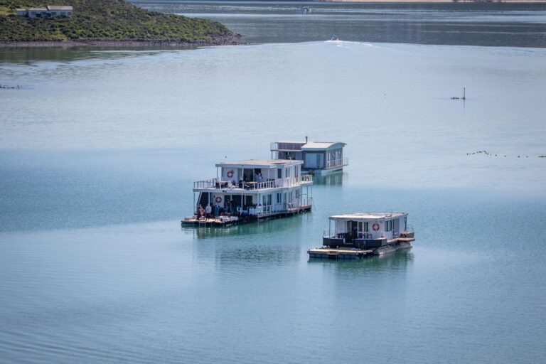 Floating Hotels 2025: Die spektakulärsten schwimmenden Suiten